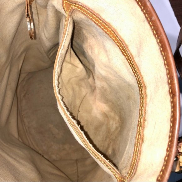 Louis Vuitton Vintage Monogram Bucket Bag GM - Picture 9 of 16